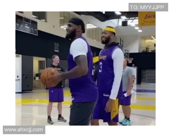 姚明在篮球场上的传奇瞬间与他对中国篮球的深远影响