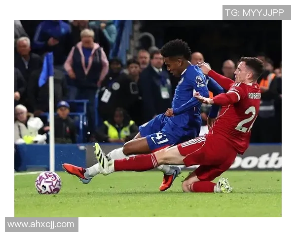 英超激战：里昂逆转利物浦神奇扑救引发争议判罚全场沸腾