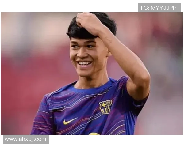 英超赛场巴黎圣日耳曼大胜巴萨引发转会风波与球迷热议