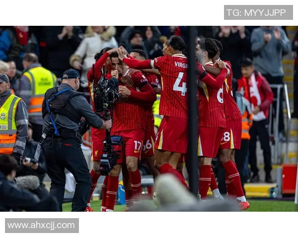 中超焦点战利物浦与巴黎圣日耳曼激战成平红牌事件引发全场热议